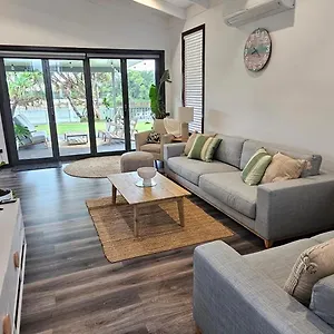 coorum24-modern-mooloolaba-canal-home.hotelssunshinecoast.net/